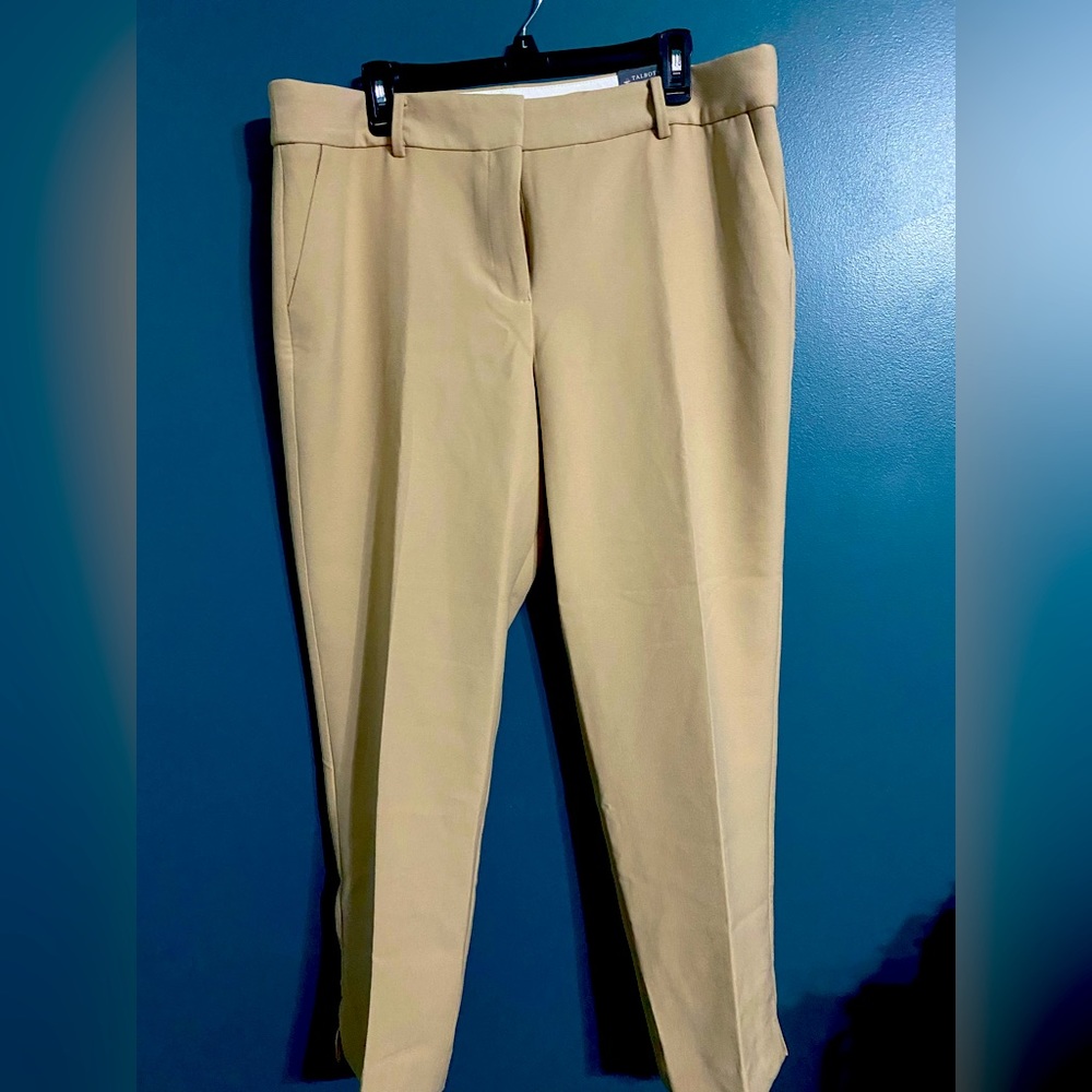 Ankle length khaki pant women’s size 16, pleated work pant